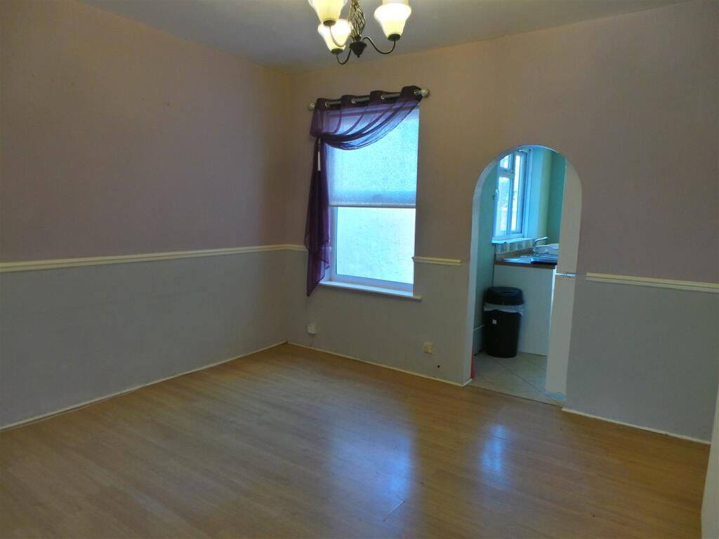 Lower Hillmorton Road 53 - Lounge.JPG