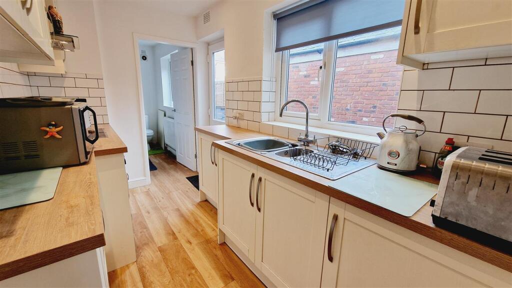 Kitchen 1