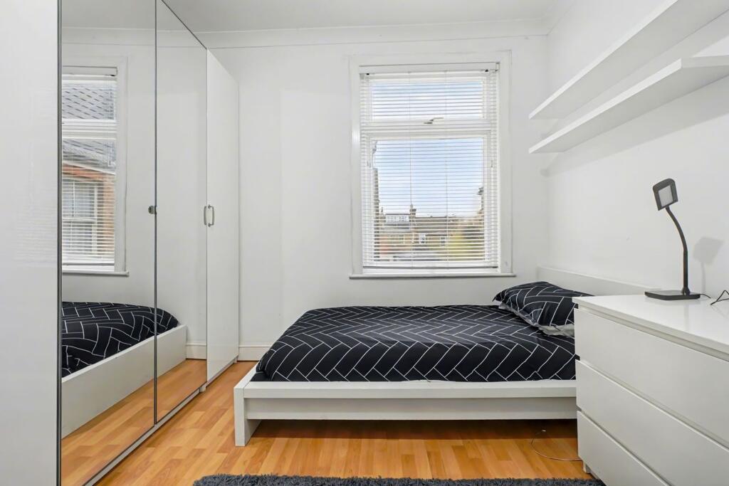 Colchester Road E10