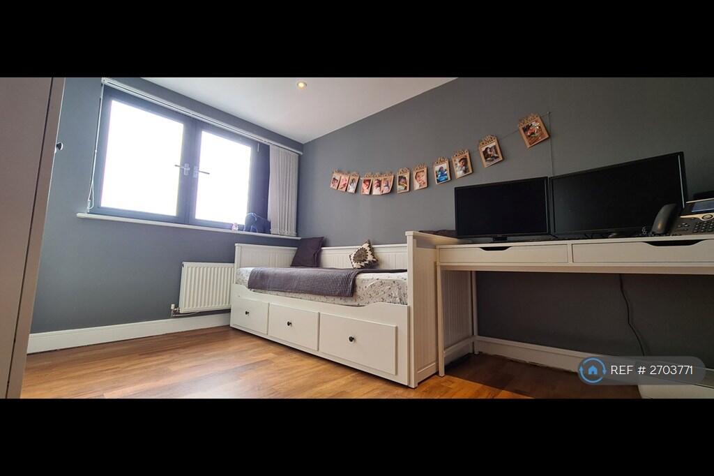 Bramley Crescent, London, IG2