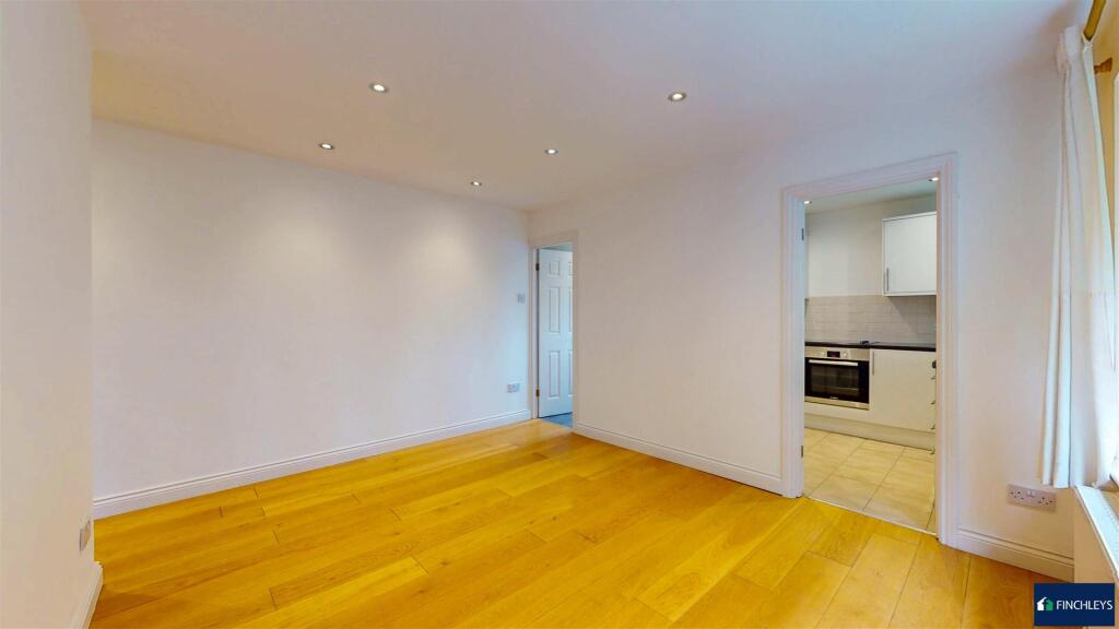 29-Fairfield-Close-London-N12-9ST-07292025_215515.
