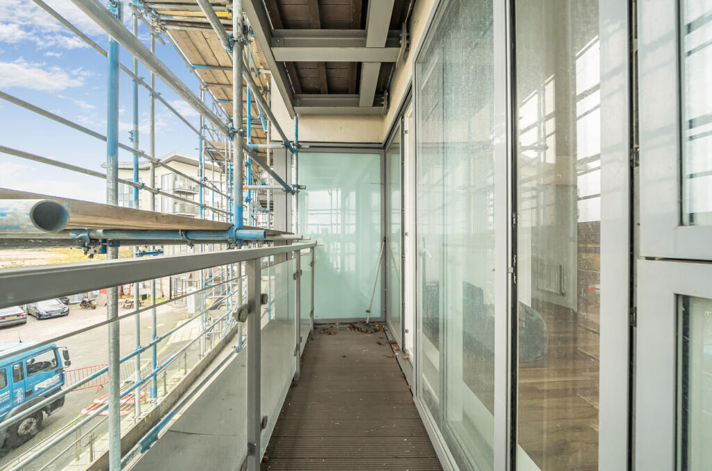 1387381-18-693822...