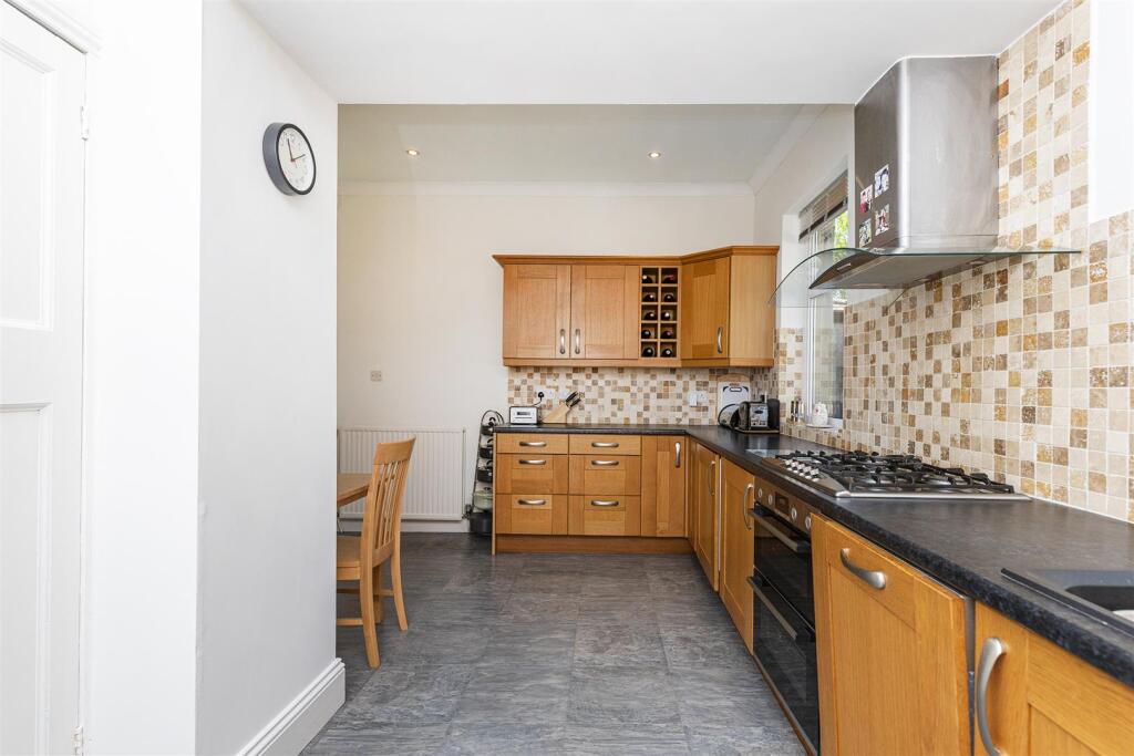 Bramleys Estate Agents - Le Marchant Avenue - Lind