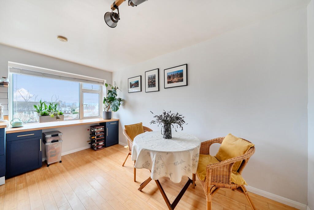 1393702-22-695cf9...