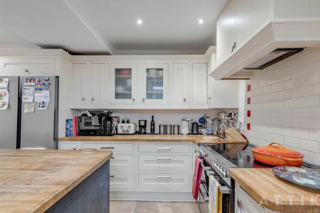 Attik 5, Stradbroke Road Gorleston, NR31 7AQ (39).