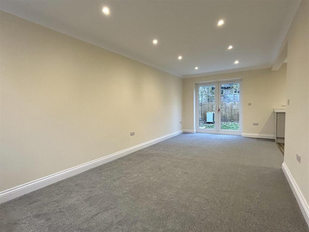 Lounge &amp; Dining Area