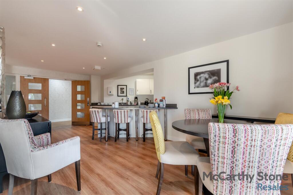 8638982-interior04.jpg