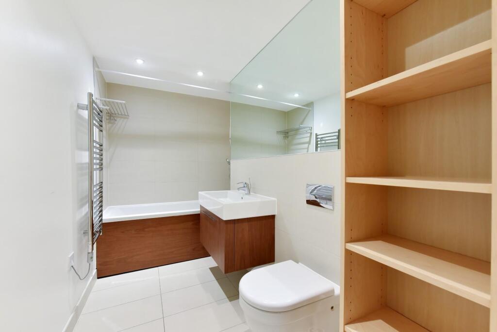 Flat 21, 10 Rochester Row (2).JPG