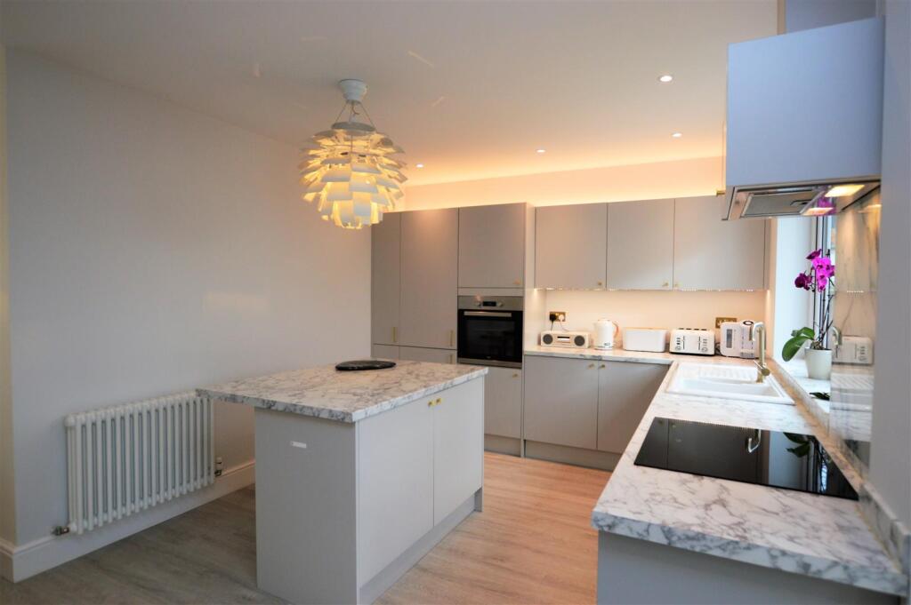 1 Short Way kitchen3.JPG
