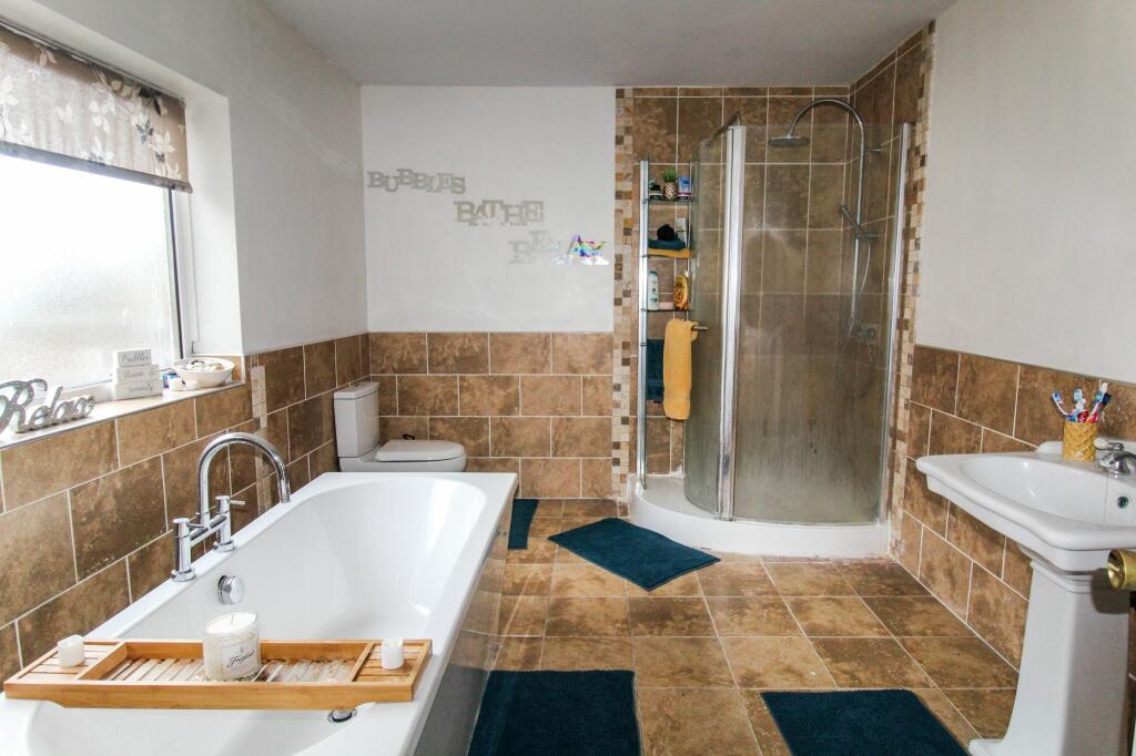 BATHROOM/WC