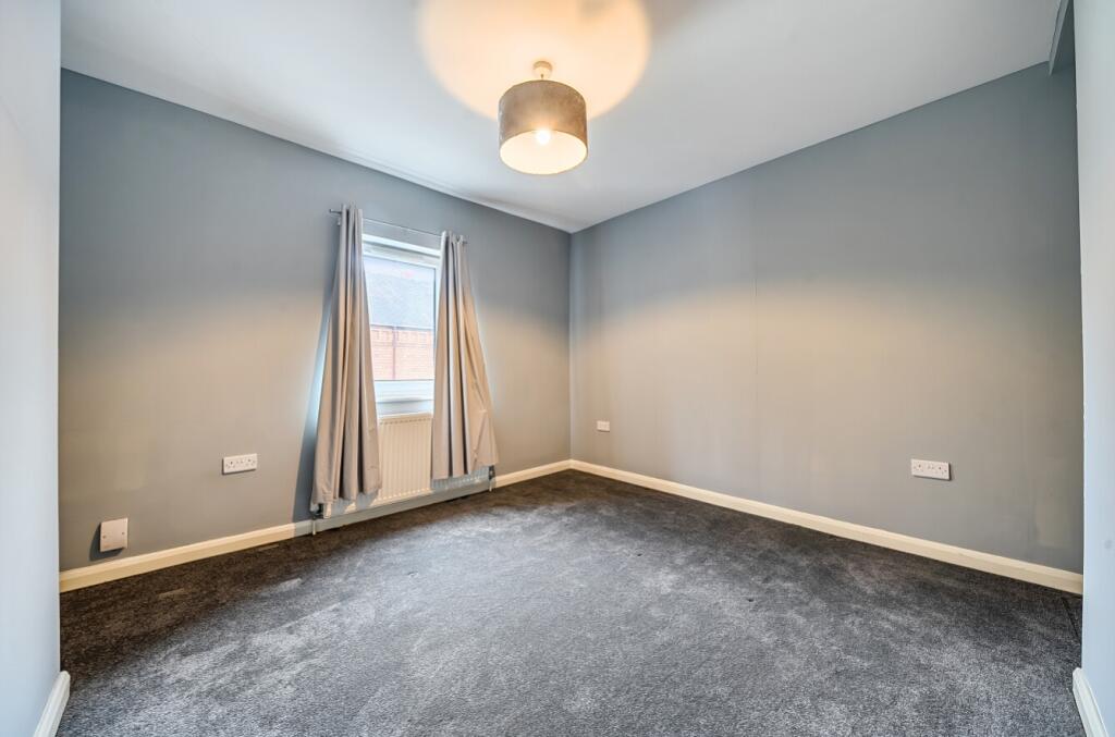 1374042-20-6904c3456d26f