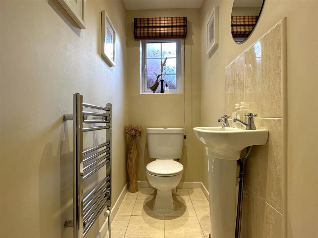 Ground Floor W.C 952