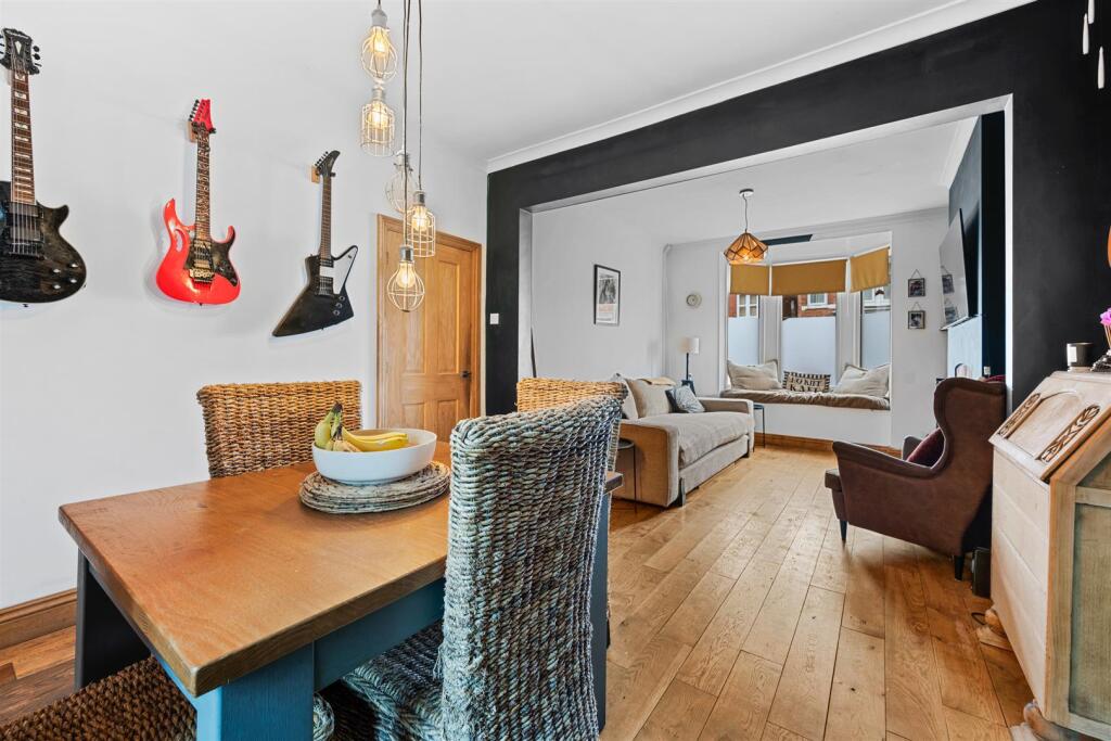 Lounge/Dining Room