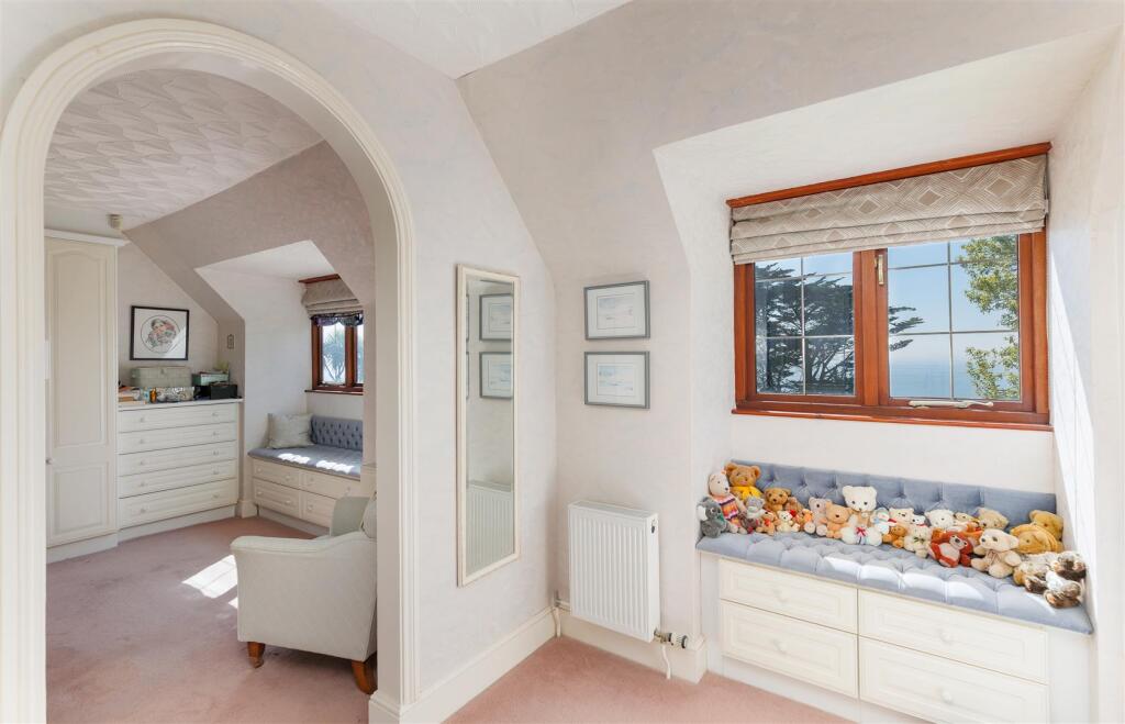 Bedroom 1 Suite