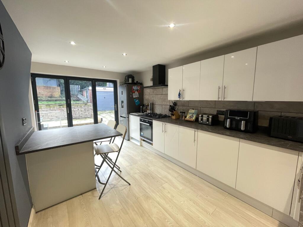BREAKFAST KITCHEN