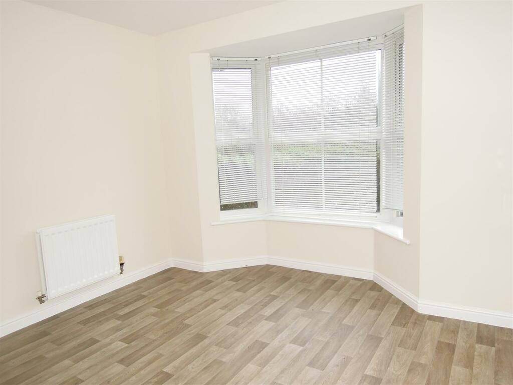 Kitchen/Dining Room: