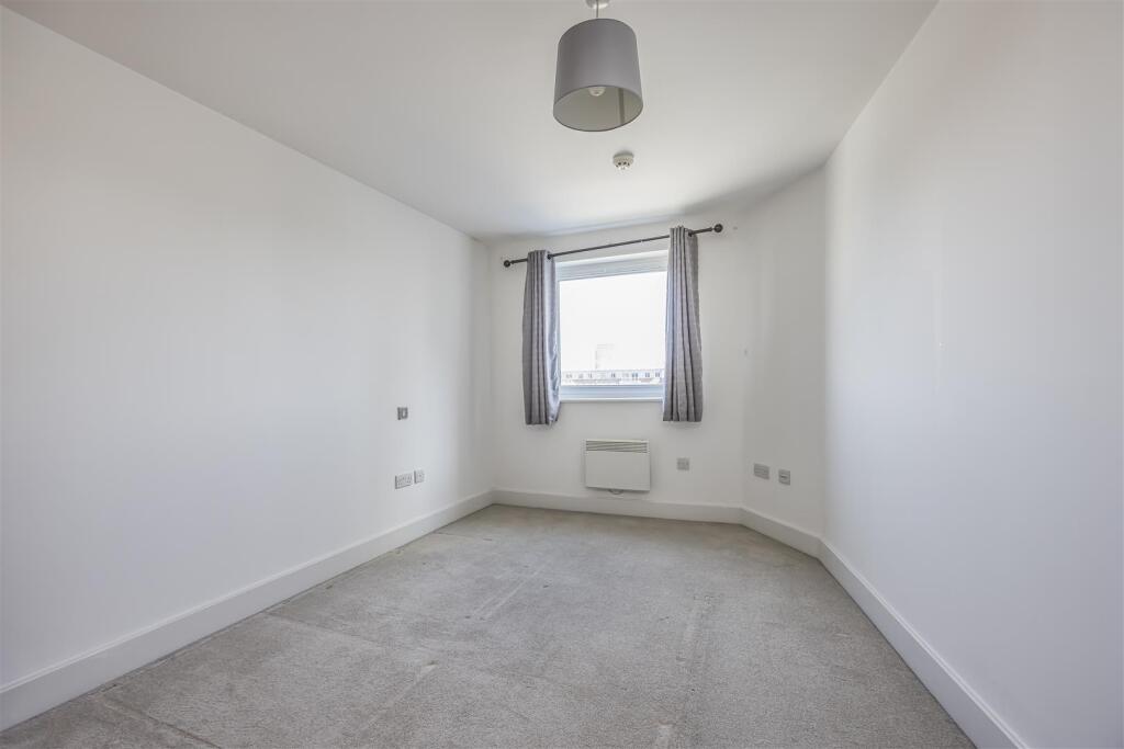 19 Centurion Court, Gunwharf Quays, Portsmouth-Por