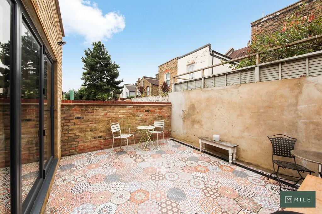 53a Greyhound Roa...