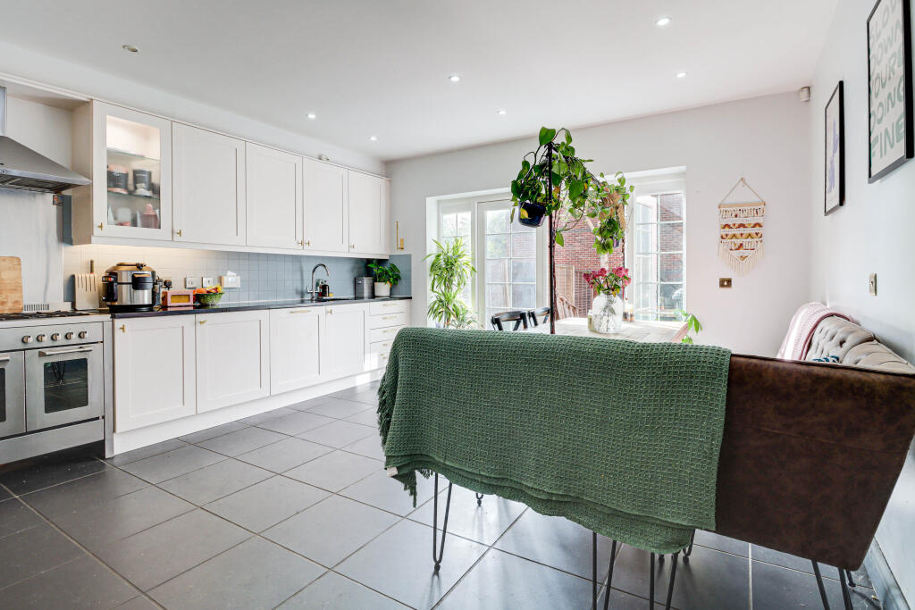 Kitchen/Dining