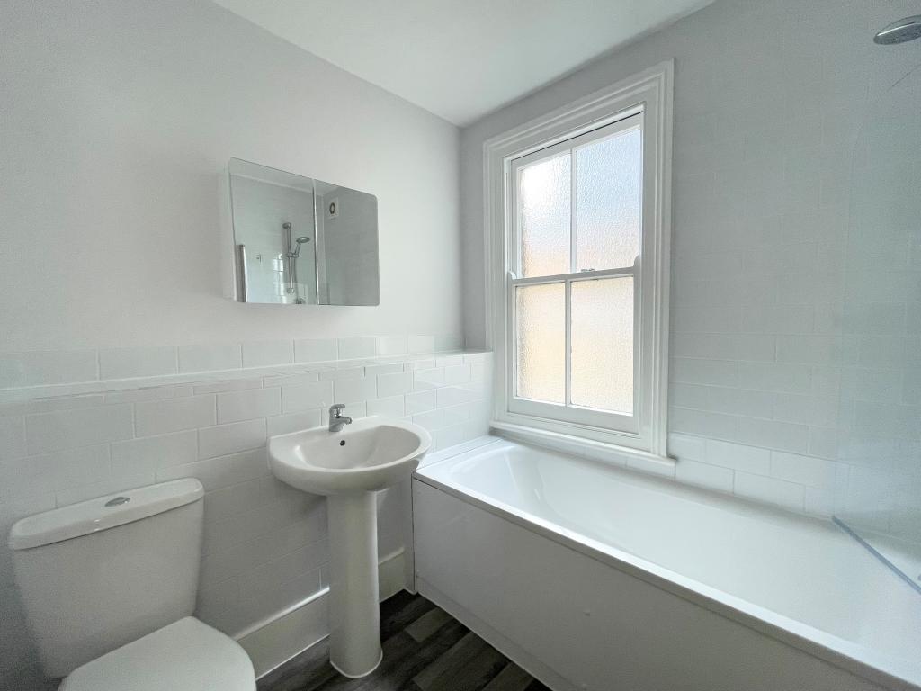 6 - Bathroom.jpg
