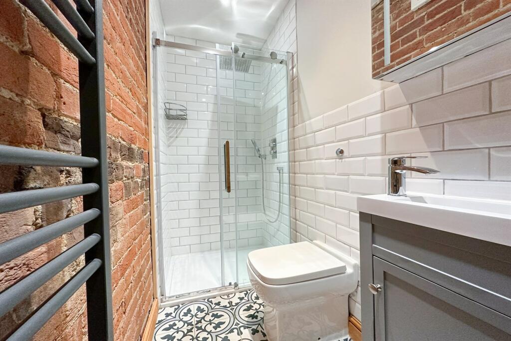 Shower room (Main)