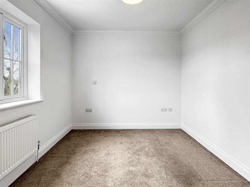 Bedroom 1 (2)