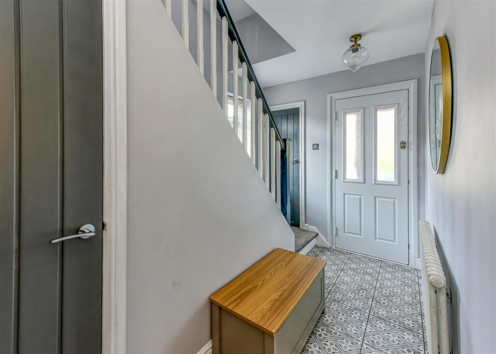 53 Wakeley Hill-Hall.jpg