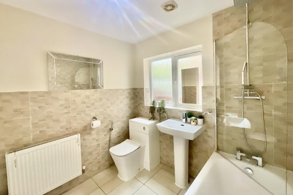Family Bathroom 