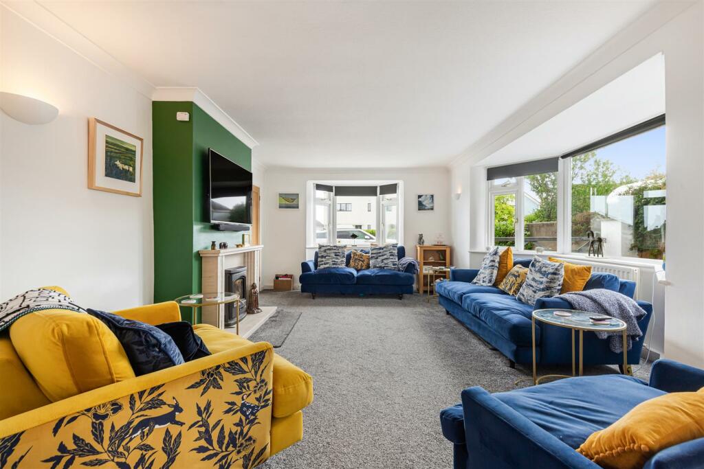 20 Pathfields Sitting Room Dartmouth - 230720.jpg