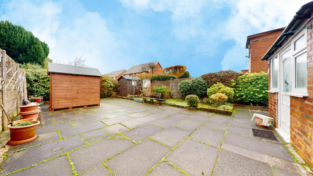 Queens Drive Rear Yard