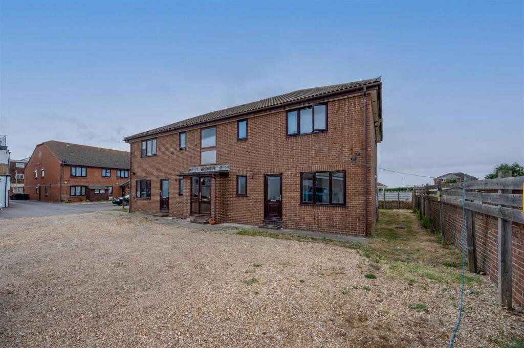 -Flat 2, 27a Creek Road 1.jpg