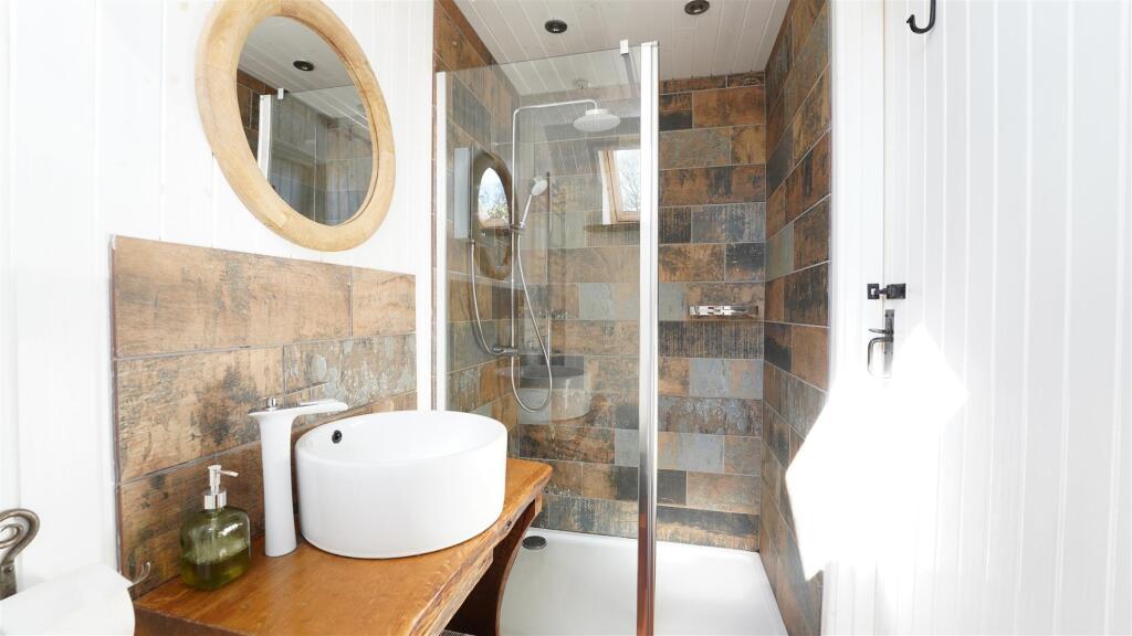 Ensuite shower room