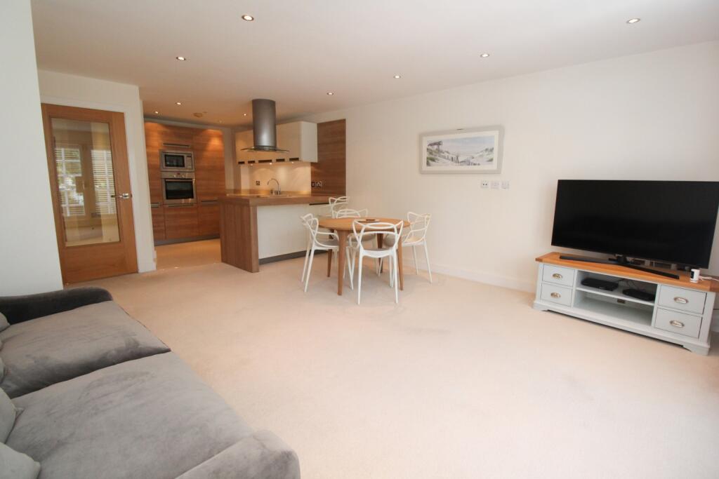 Lounge Kitchen