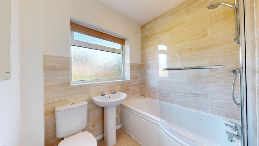 Greenwood Close 4, Bathroom.jpg