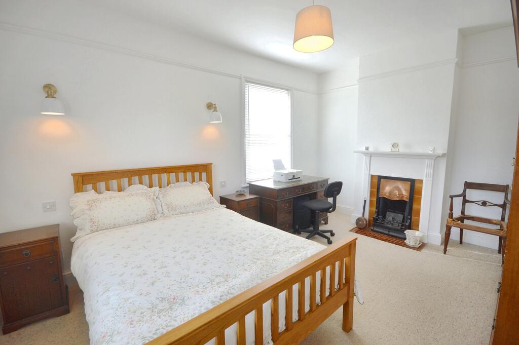 BEDROOM 2
