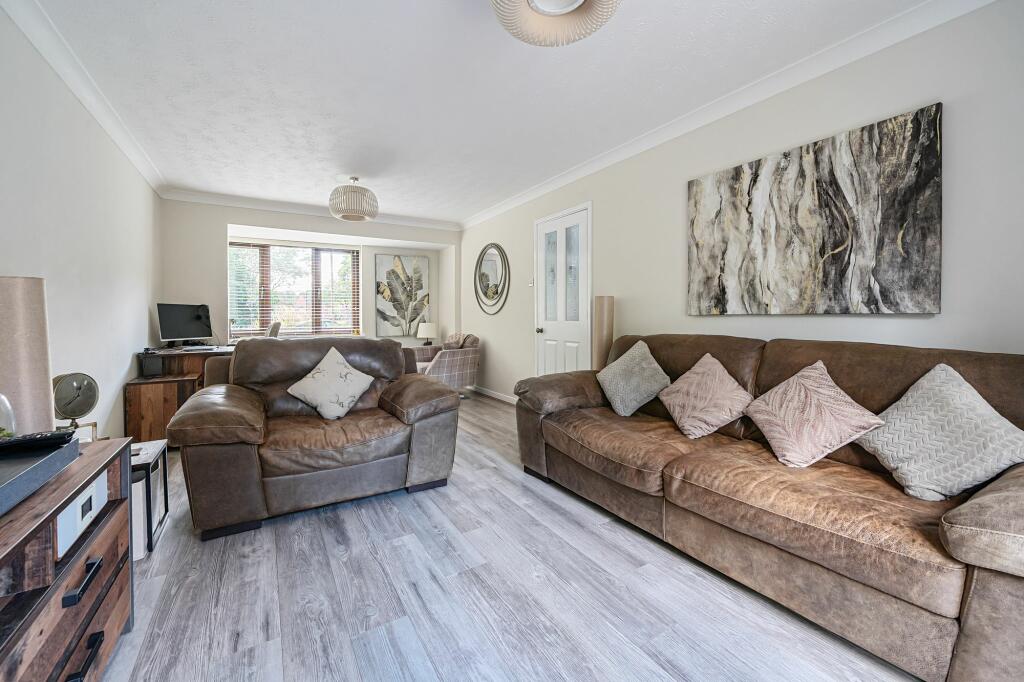 Sitting Room /Study Area