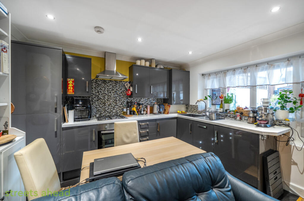 03ac1d06-3905-438...