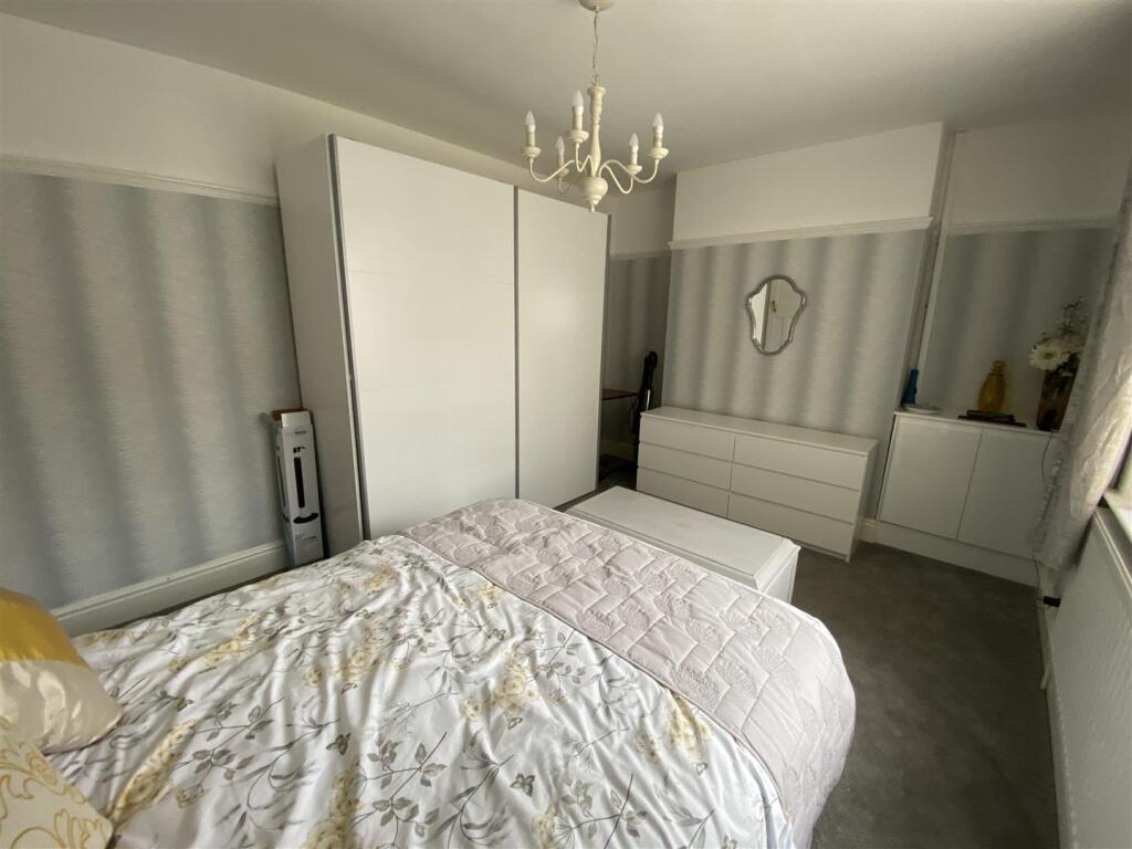 Bedroom no.1 front double:
