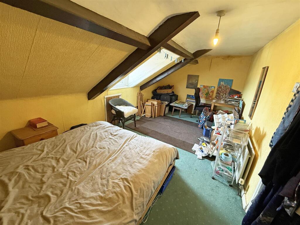 Bedroom 1.jpg