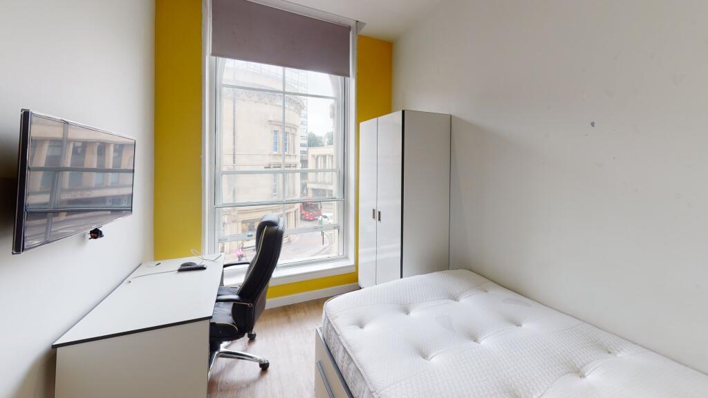 Bright and tidy single bedroom featuring a larg...