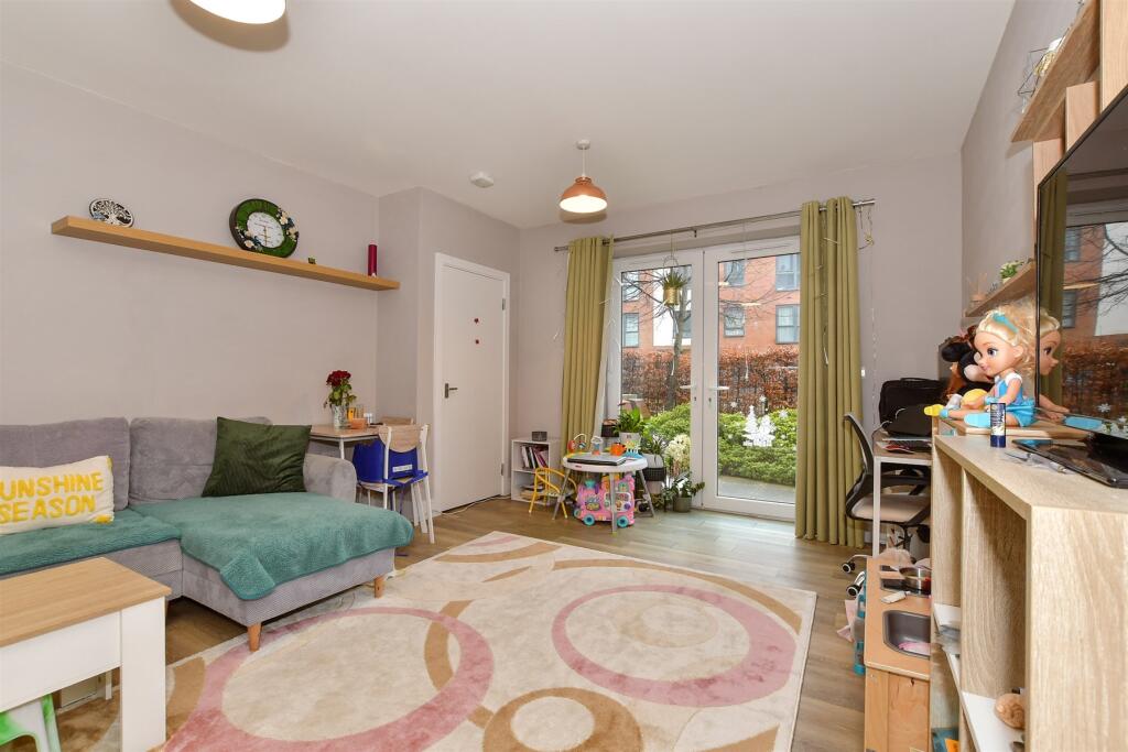 Lounge/Kitchen