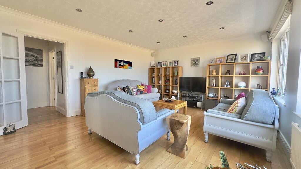 32CF7588-2EB2-4AE...