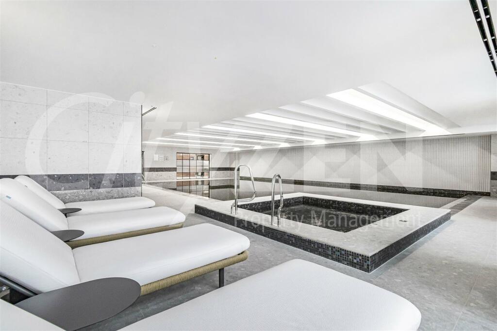 RESIDENTS HOT TUB