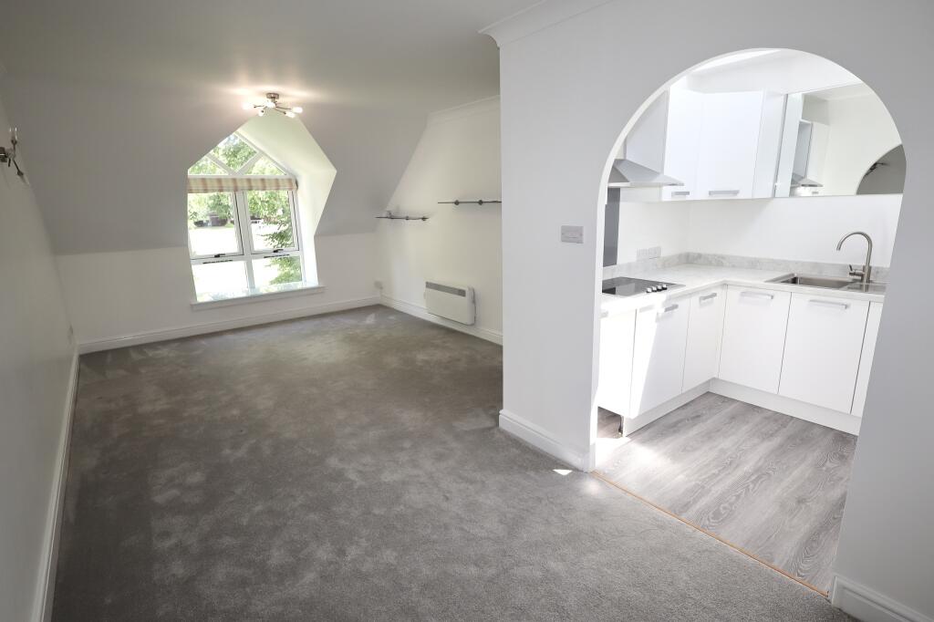 Sitting room / kitchen