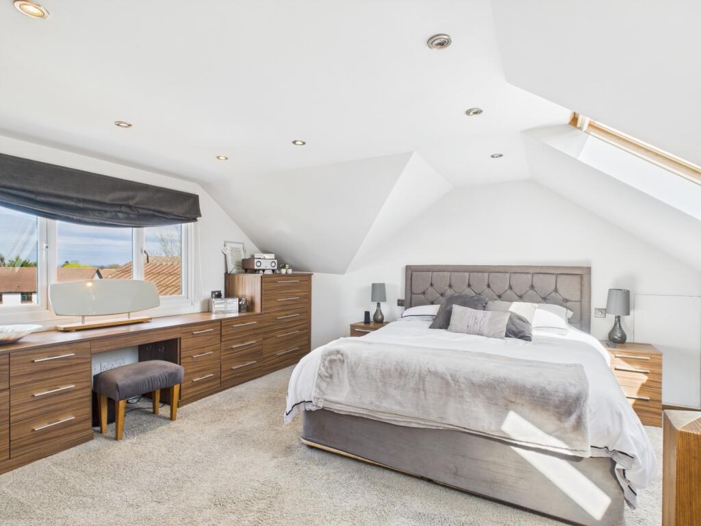 CAM02023G0-PR0126-STILL001