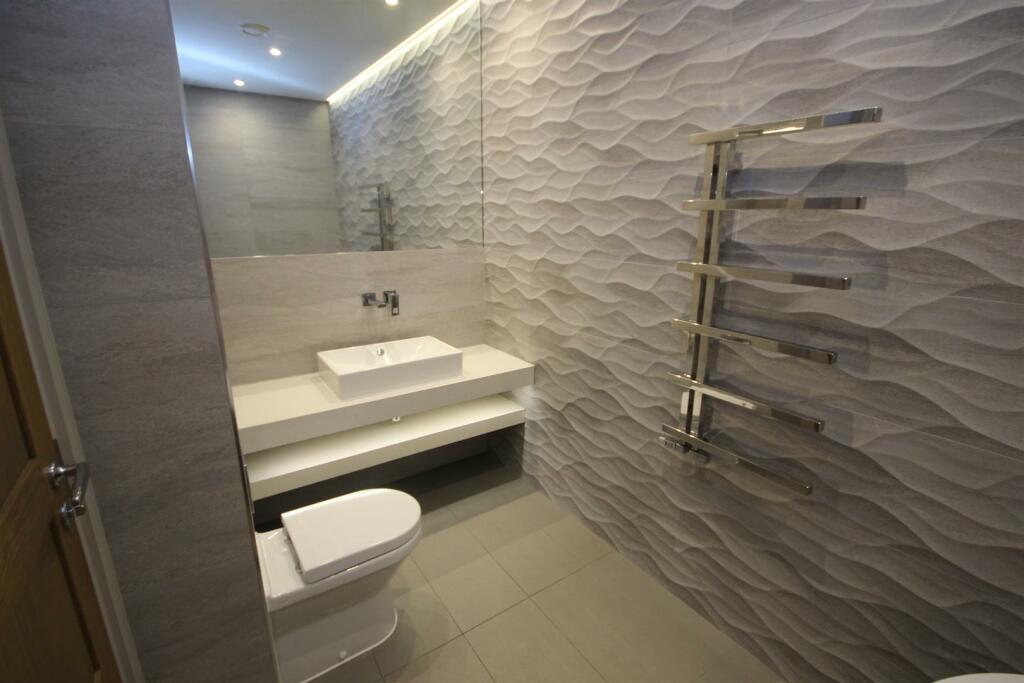 Bathroom.JPG