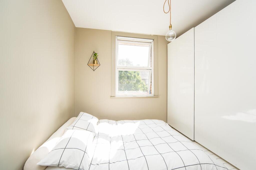 Elphinstone Road, E17