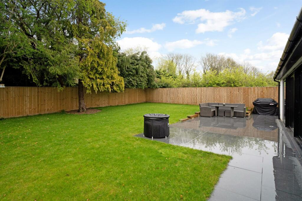 69519_3 Ashley Close, Charlton Kings - (21)_low.jp