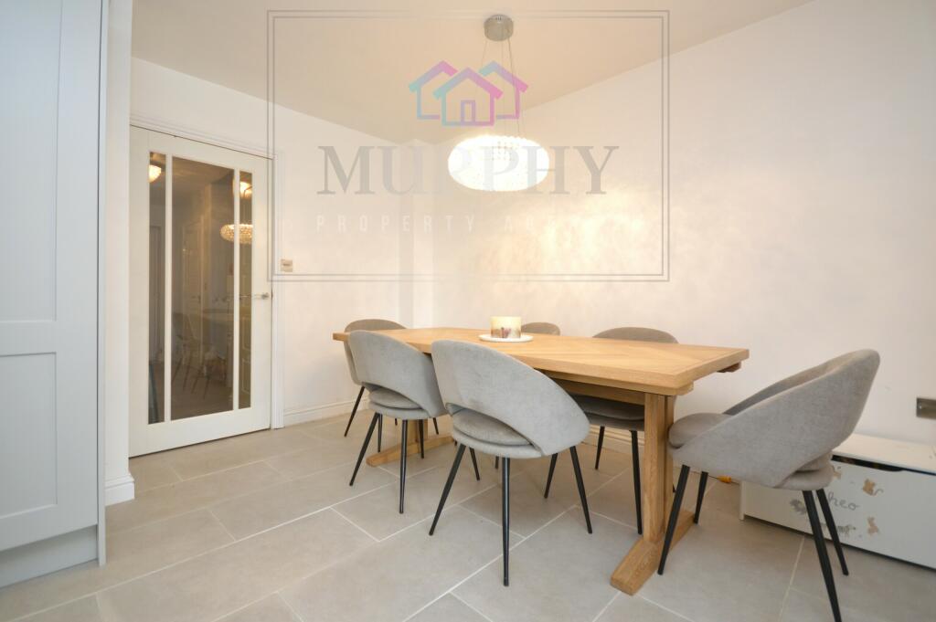 Seam Way, Pontefract (19)Dining area.JPG