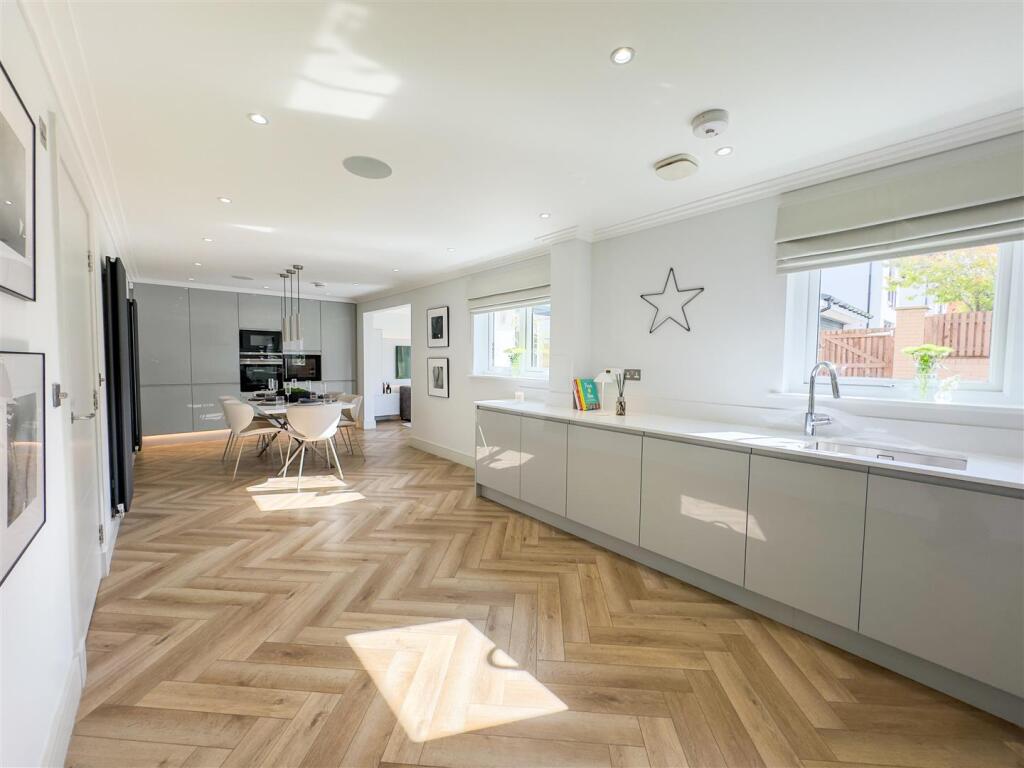 Kitchen/Dine/Sun Room
